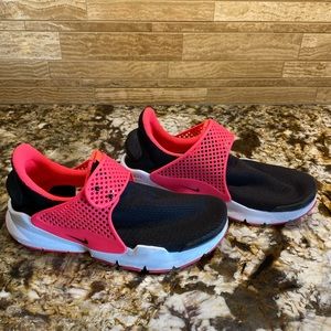 Nike hot pink and Black sneakers size 5Y-7 women's